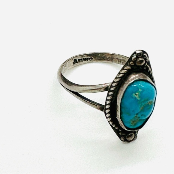 Vintage Sterling Silver Turquoise Ring - Picture 10 of 16
